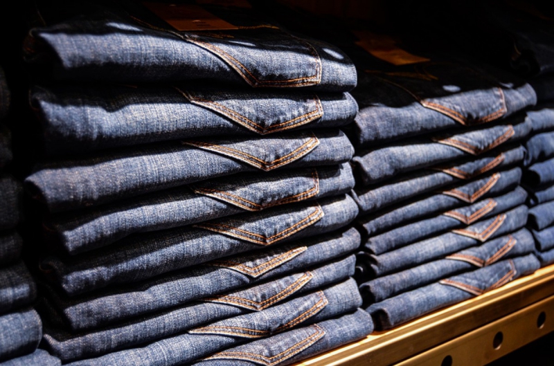 magasin-MOULINET-min_jeans_pants_blue_shop_shopping_shelf_exhibition_buy-940702